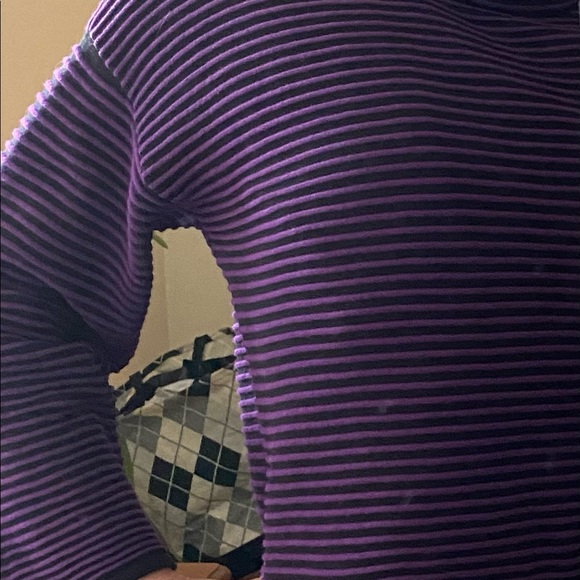 Super cute DKNY cropped sweater size M. Black and purple horizontal stripes. - Picture 2 of 6
